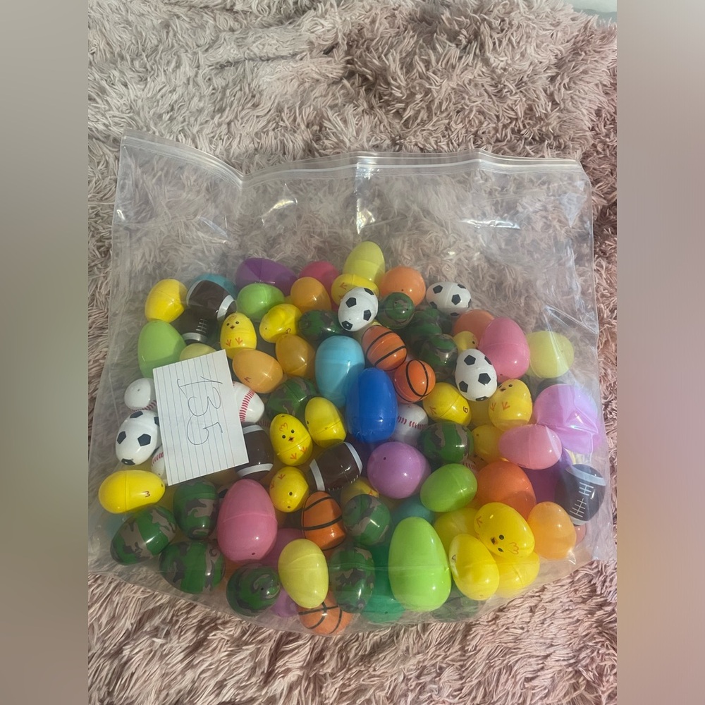 Easter egg set there is 135 matched unbroken Easter eggs